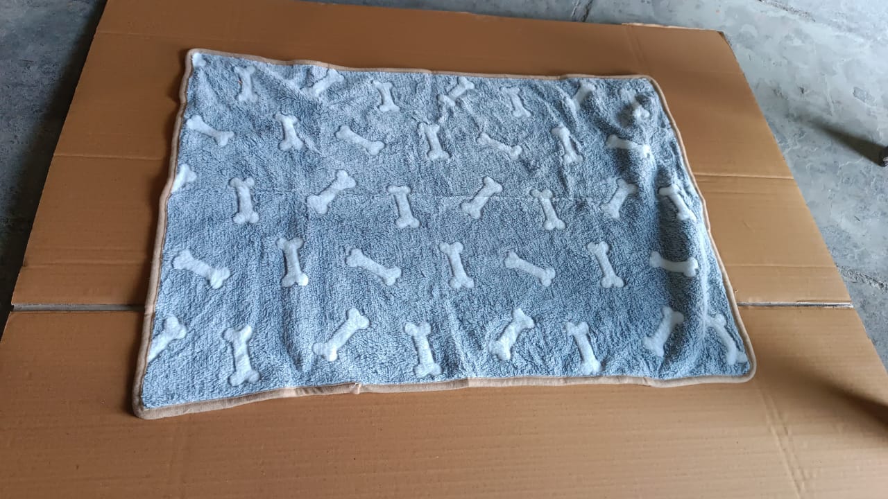 Pet Soft Cat Dog Blanket Towel Warm Sleep Mat (7555 Cm 1 Pc Mix Color Design)