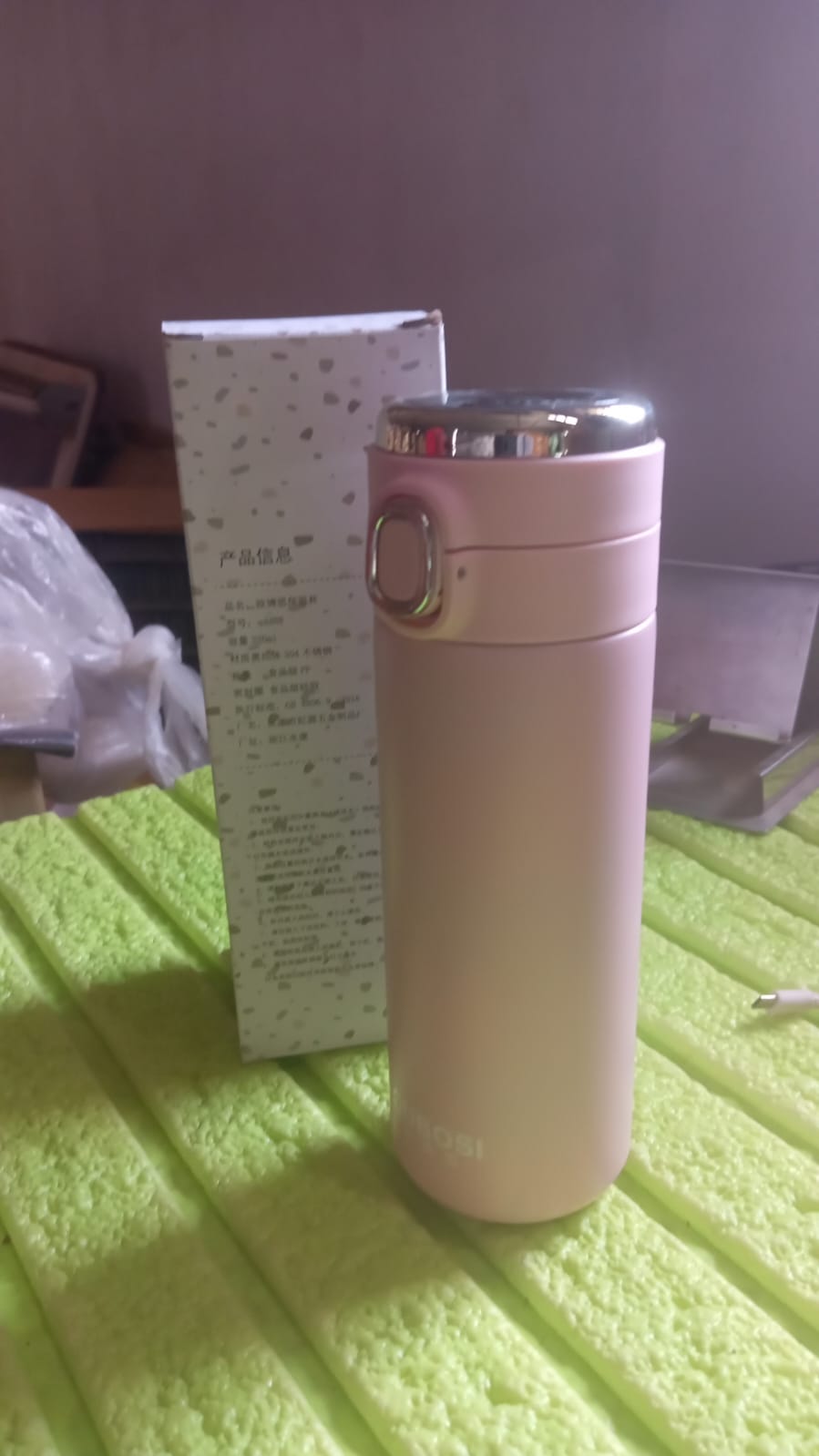 Smart Vacuum Insulated Water Bottle With Led Temperature Display Cold Hot Leak Proof Office Bottle Gym Home Kitchen Hiking Trekking Travel Bottle (Mix Color Design)