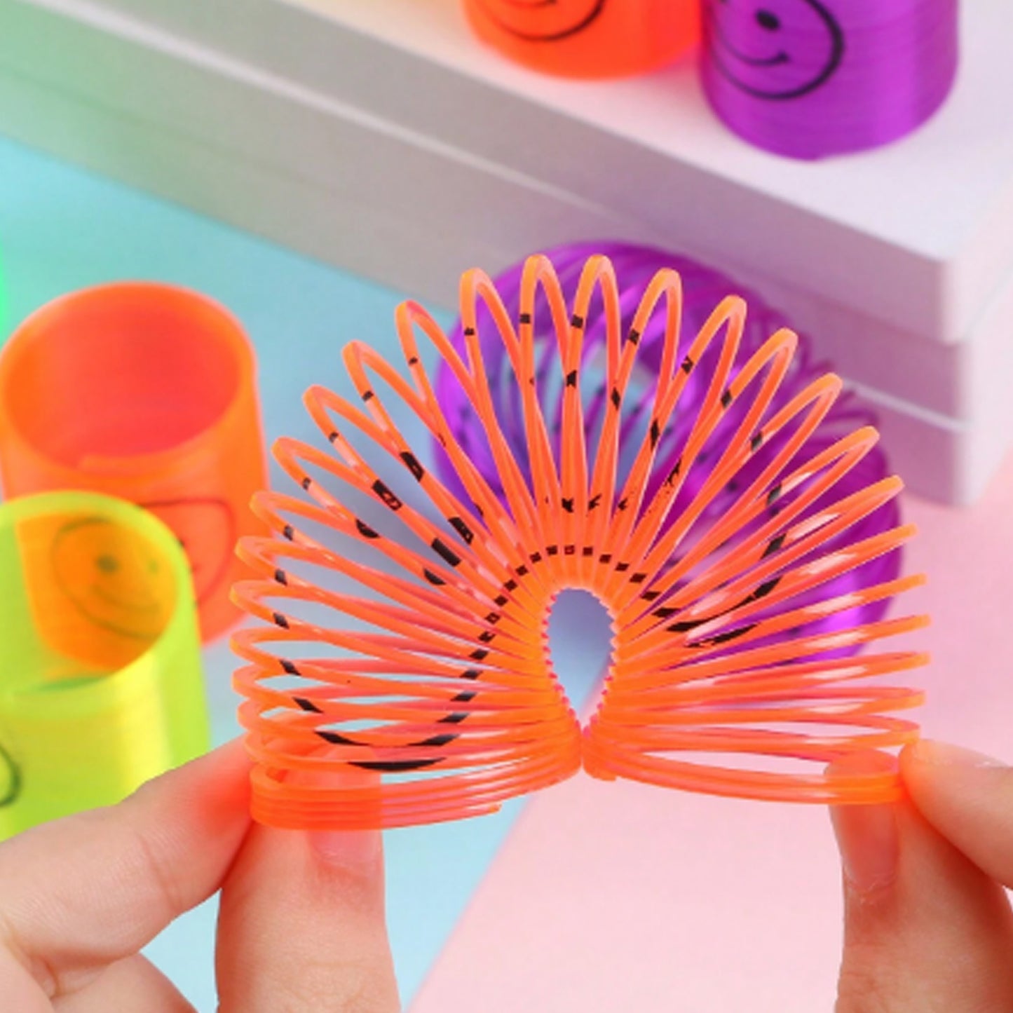 17745 Multicolor Magic Smiley Spring Spring Toys Slinky Slinky Spring Toy Toy For Kids For Birthdays Compact And Portable Easy To Carry (12 Pcs Set)