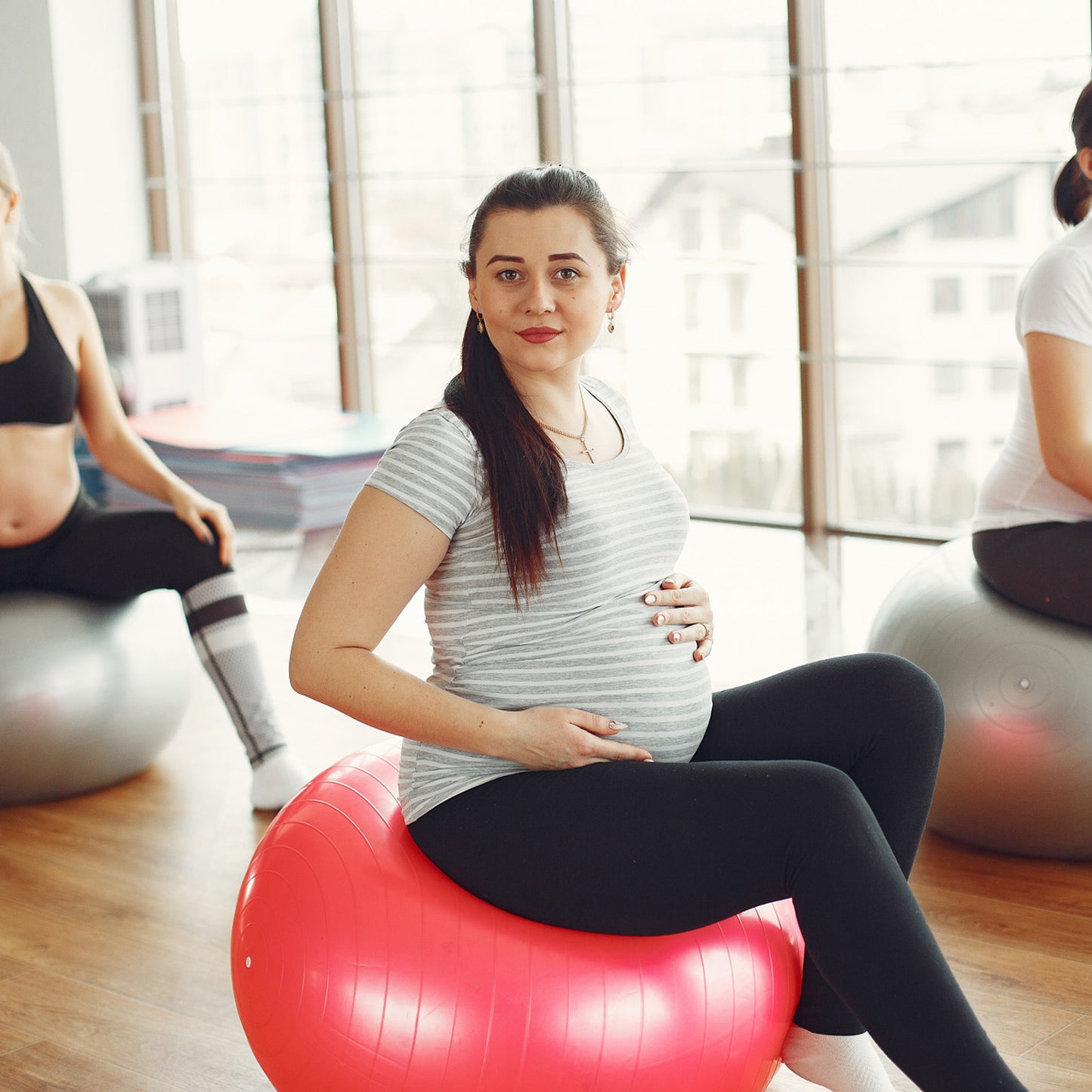 9091 Anti Burst 65 Cm Exercise Ball With Inflation Pump Non-slip Gym Ball For Yoga Pilates Core Training Exercises At Home And Gym- Suitable For Men And Women
