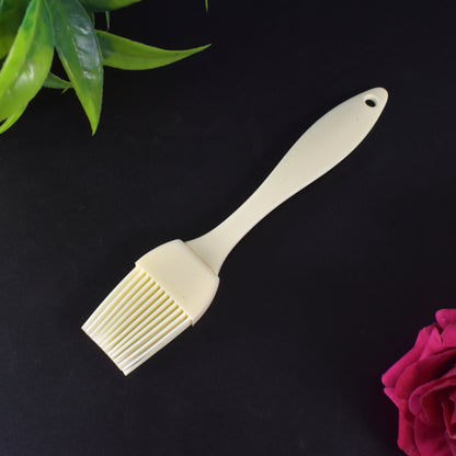 Silicone Kitchen Oil Spatula Brush With Handle Pastry  Cake Brush (17 Cm  1 Pc)