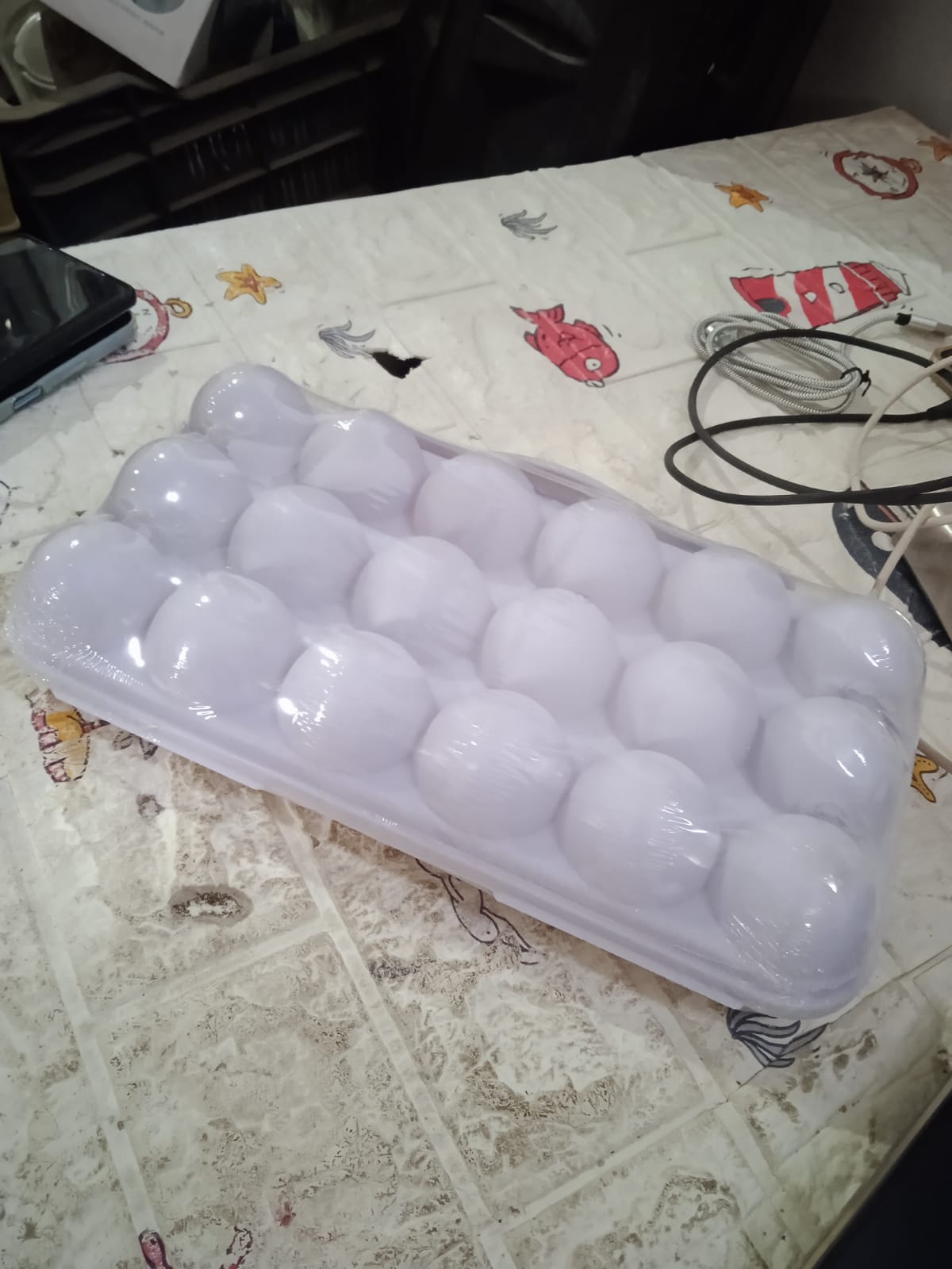 5727 18 Grid Egg Holder Storage Shock-proof Egg Container With Buckle Egg Carrier Egg Tray Egg Shelter Effective Full Seal Egg House Use For Fridge Camping Kitchen