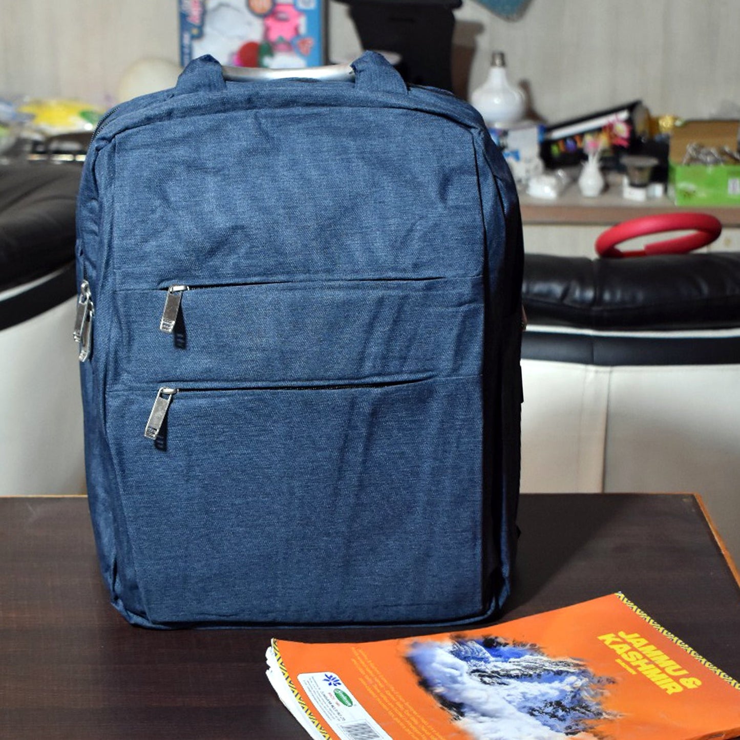 6138 Usb Point Laptop Bag Used Widely In All Kinds Of Official Purposes As A Laptop Holder And Cover And Makes The Laptop Safe And Secure.